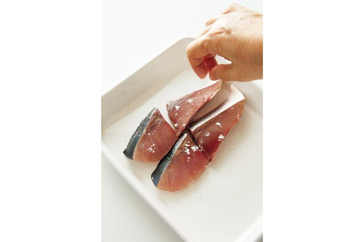 ぶりに塩をふる