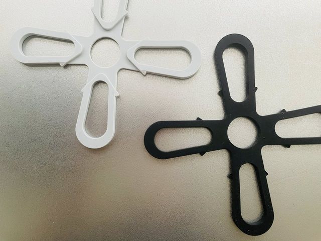 ダイソー シリコーン鍋敷き 2個セット キッチンになじむシックなカラー