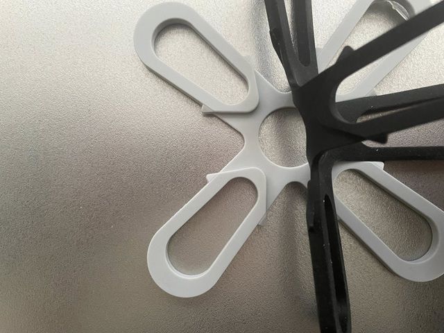 ダイソー シリコーン鍋敷き 2個セット 2個セットでコスパ良し