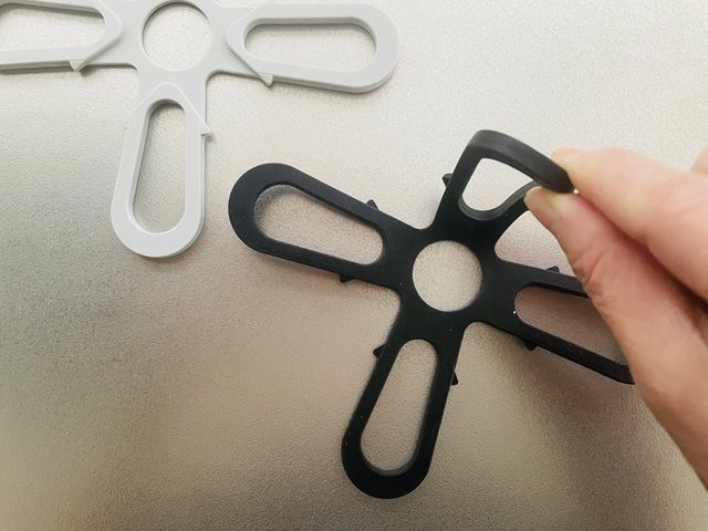 ダイソー シリコーン鍋敷き 2個セット 滑りにくく鍋が安定する