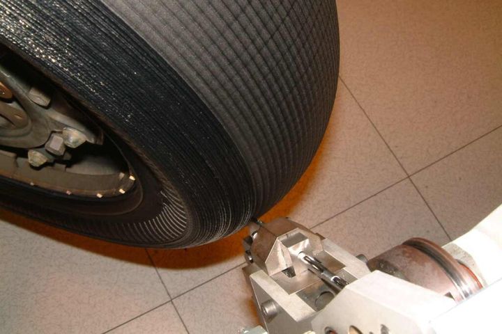 現代バイク用語の初級講座 ラジアルタイヤとバイアスタイヤを知る【解説コラム】