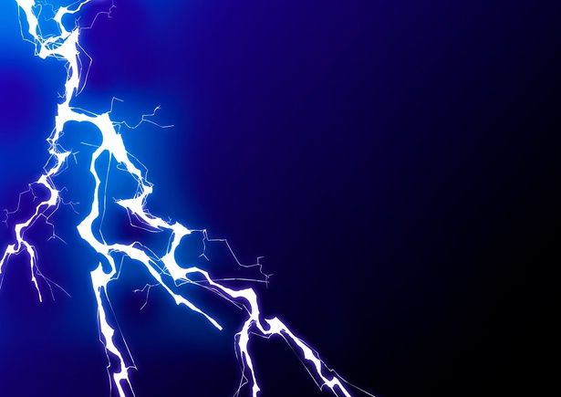 雷のエネルギーは電力として使うことができるのか （C）td／PIXTA