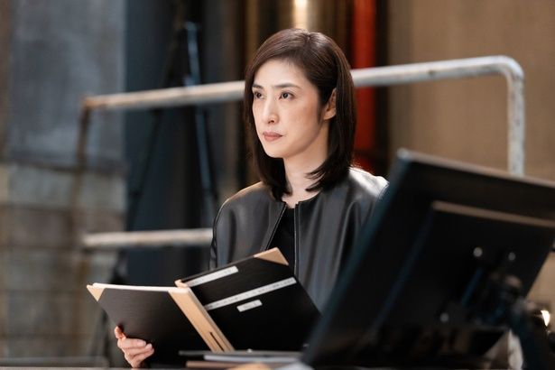 【写真を見る】天海祐希演じる叩き上げの刑事、真壁有希子 [c]2025 劇場版「緊急取調室 THE FINAL」製作委員会