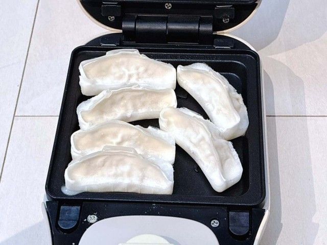 ホットサンドメーカーで餃子