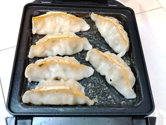 ホットサンドメーカーで餃子