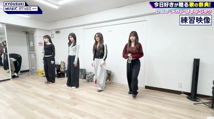 スタイルの良さが際立つ衣装でキレキレダンス披露