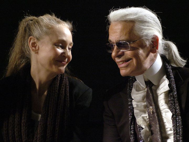 一時期はカール・ラガーフェルドの名を冠したブランドのクリエイティブ・ディレクターを務めていたメラニー・ワード。写真は2006-07年秋冬ショーで撮られた1枚。