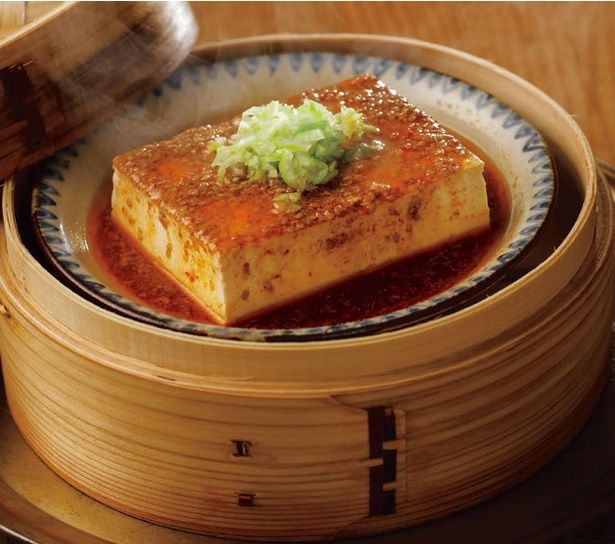 豆腐1丁をそのまま使用！ パンチの効いた「旨辛蒸し麻婆豆腐」 （C）らむ／ワニブックス