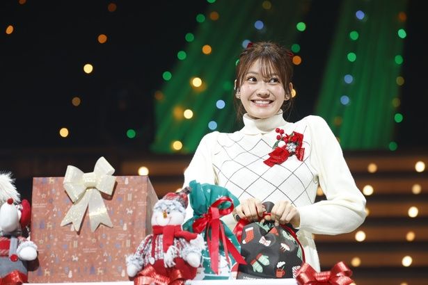 クリスマスプレゼント抽選会では、メンバーが2000円の予算で購入したプレゼントがファンに届けられた 鈴木健太(KENTA Inc.)