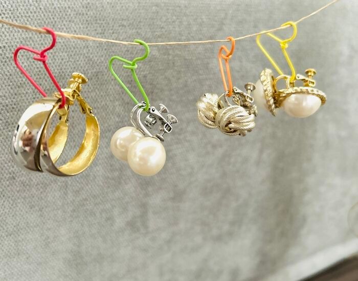 余ったゼムクリップの「じゃない」使い方が便利すぎた！思わず試してみたくなる裏ワザ3選♡