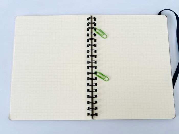 余ったゼムクリップの「じゃない」使い方が便利すぎた！思わず試してみたくなる裏ワザ3選♡