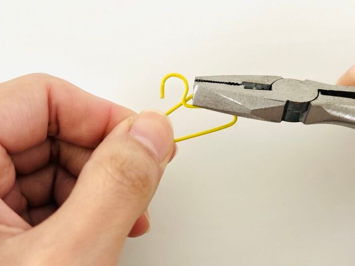 余ったゼムクリップの「じゃない」使い方が便利すぎた！思わず試してみたくなる裏ワザ3選♡