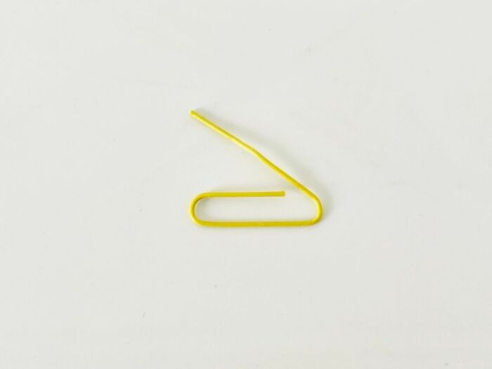 余ったゼムクリップの「じゃない」使い方が便利すぎた！思わず試してみたくなる裏ワザ3選♡
