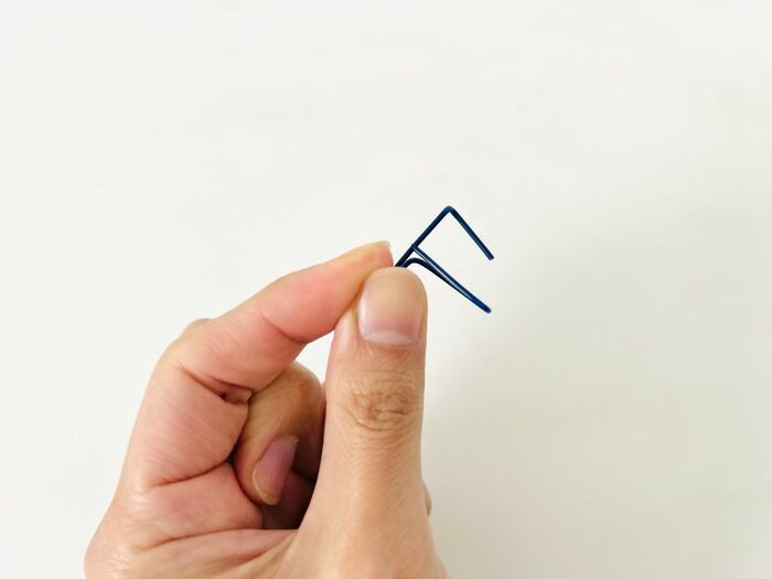 余ったゼムクリップの「じゃない」使い方が便利すぎた！思わず試してみたくなる裏ワザ3選♡