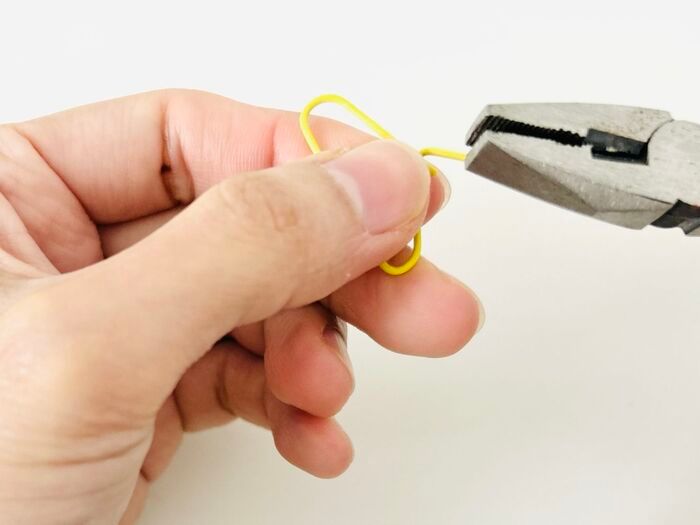 余ったゼムクリップの「じゃない」使い方が便利すぎた！思わず試してみたくなる裏ワザ3選♡