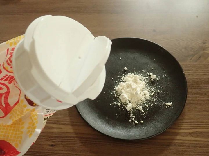 DAISO(ダイソー)：粉もの袋キャップ