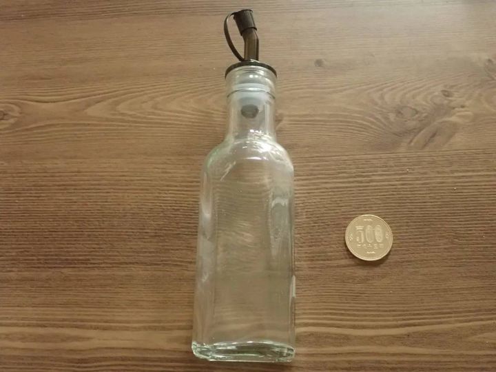 DAISO(ダイソー)：ビネガー＆オイルガラスボトル(白・黒、約180mL)
