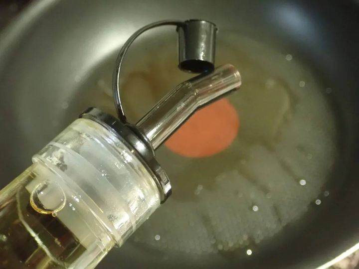 DAISO(ダイソー)：ビネガー＆オイルガラスボトル(白・黒、約180mL)