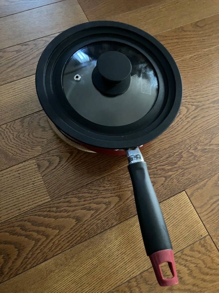 DAISO(ダイソー)：シリコーンフタ(16/18/20cm)