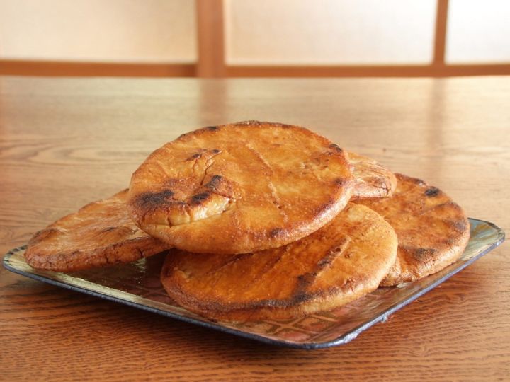 All About ニュース編集部が全国250人を対象に実施した「埼玉県のお土産に関するアンケート」の調査結果から、家族に喜ばれそうな「埼玉県の1200円～1700円未満のお土産」ランキングを発表！ 2位「草加せんべい」を抑えた1位は？