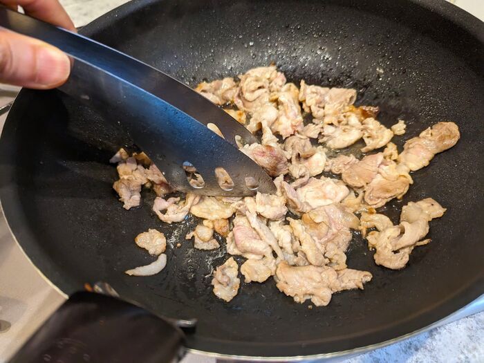 捨てたら損！冷蔵庫の『余りドレッシング』は最強の万能調味料でした。使い切り裏ワザ3選