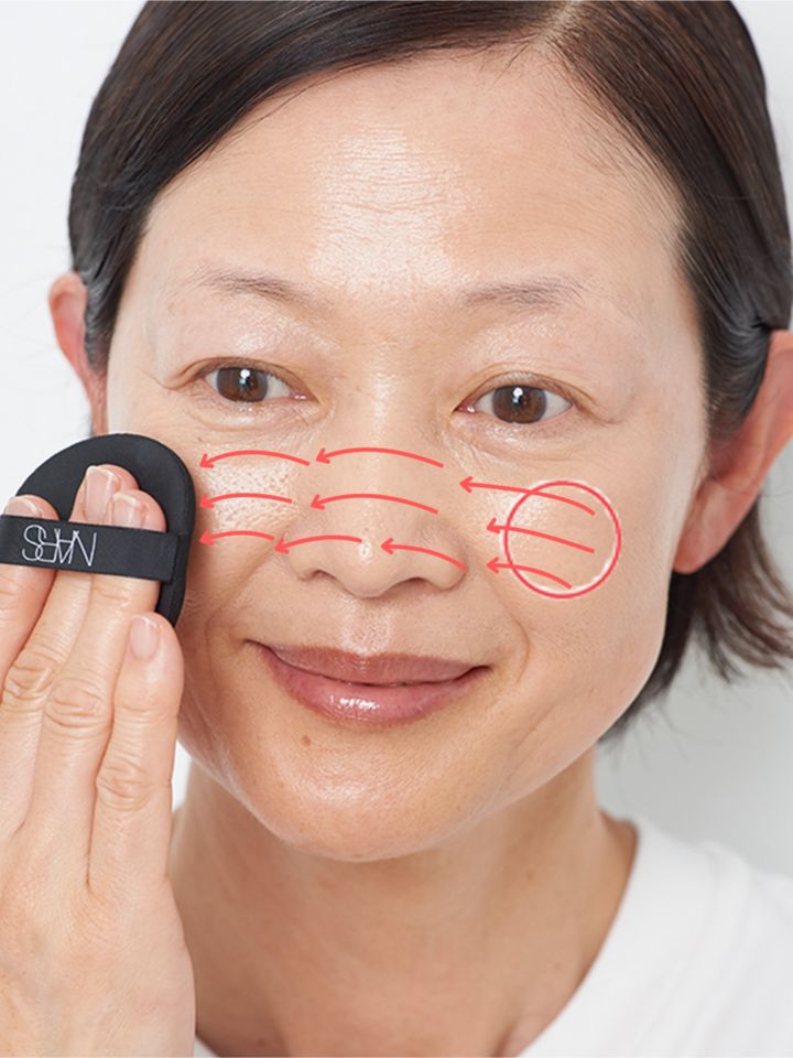 【2】②から①に戻るようにそばかすゾーンをトントンする