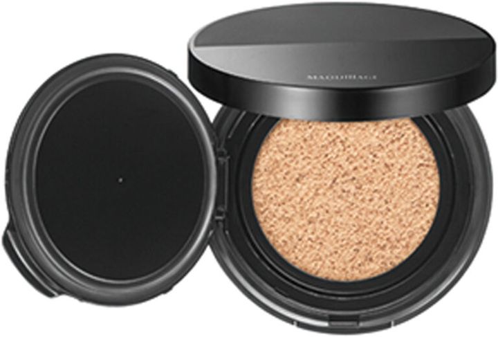 ドラマティック エッセンスクッション グロウ SPF 50+・PA++++ 全3色 各¥4,620／ マキアージュ