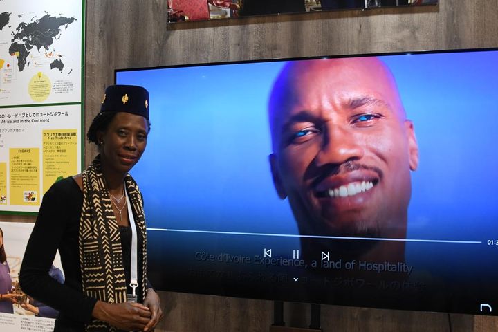 画像: コートジボワールの英雄、ドログバ選手について語るアシータ・コネ氏