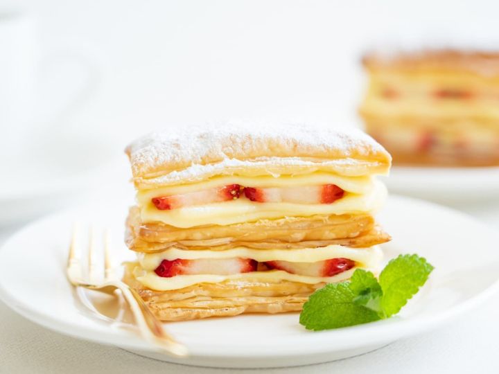 All About ニュース編集部が実施した「神奈川県のお土産（値段別）に関するアンケート」の調査結果から、自分用に買いたい「神奈川県の1200円未満のお土産」ランキングを発表！ 2位「横浜馬車道ミルフイユ」を抑えた1位は？ ※画像はイメージです