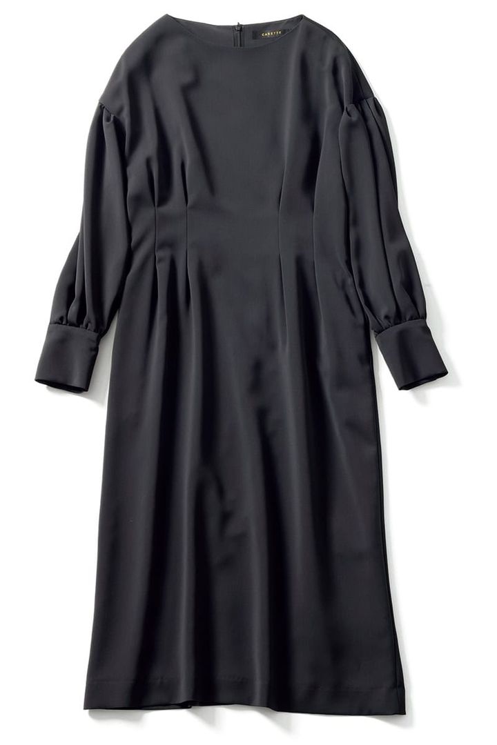 座った時に短くなりすぎないひざ下丈を。9900円（カレット／（株）TRYVISION）