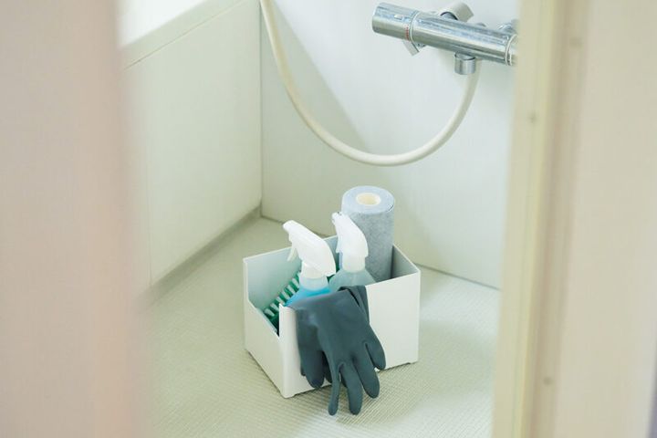 Mサイズに、バスルームやトイレの掃除グッズを収納。