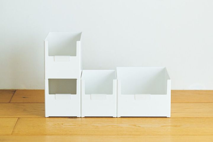 「Skitto」シリーズ 左から： 整理収納小物ケース Skittoスキット M 各￥598 約W14×D21.2×H15.2cm L ￥698 約W14×D28.2×H15.2cm XL ￥980 約W21×D28.2×H15.2cm