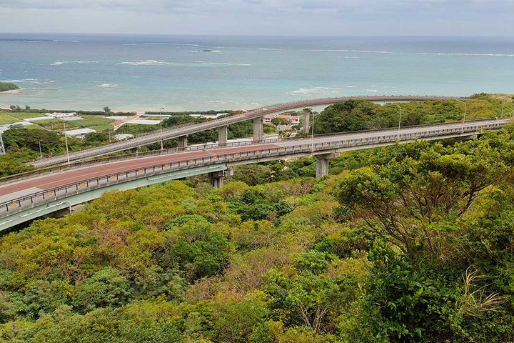 沖縄で「白い砂のアクアトープ」聖地巡礼！カブ110で巡る旅