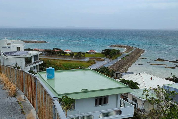 沖縄で「白い砂のアクアトープ」聖地巡礼！カブ110で巡る旅