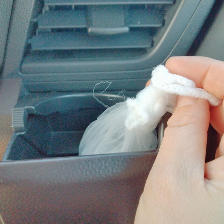 車内においたコーヒーかす