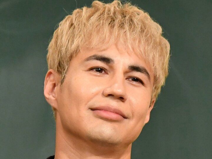 【写真・画像】母から「お前を殺して私も死ぬ」馬乗りで包丁を向けられ…人気タレント、壮絶な過去を初告白「隠せるなら隠したかった」 1枚目