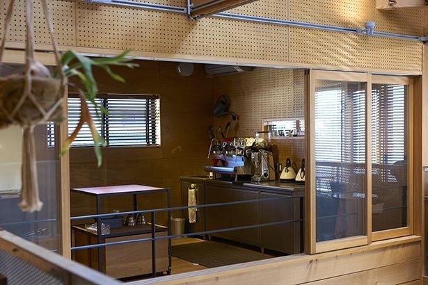 松山椿店には、トレーニングルームを併設。開業希望者や豆の卸先まで、幅広くトレーニングを行う