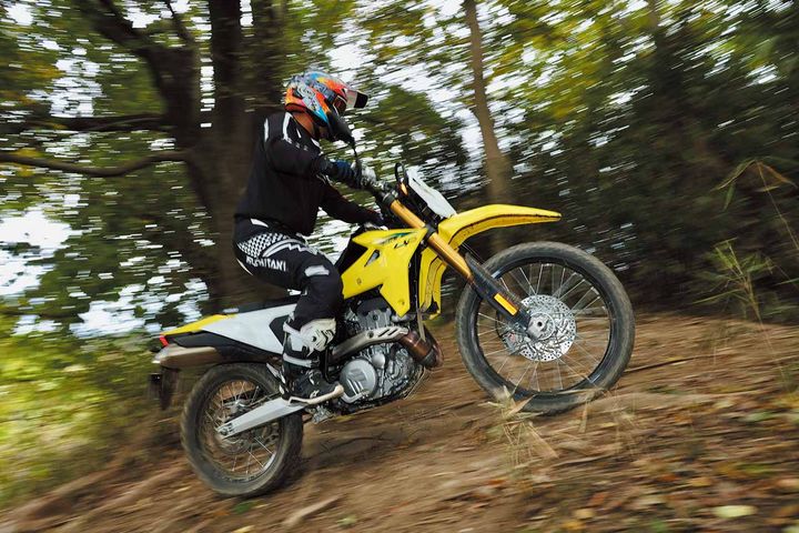 【スズキ DR-Z4S】林道＆トレイルで走破性の高さを再確認！
