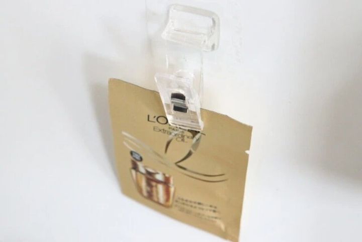 ダイソーのフィルムフック クリップタイプは吊るして収納できる