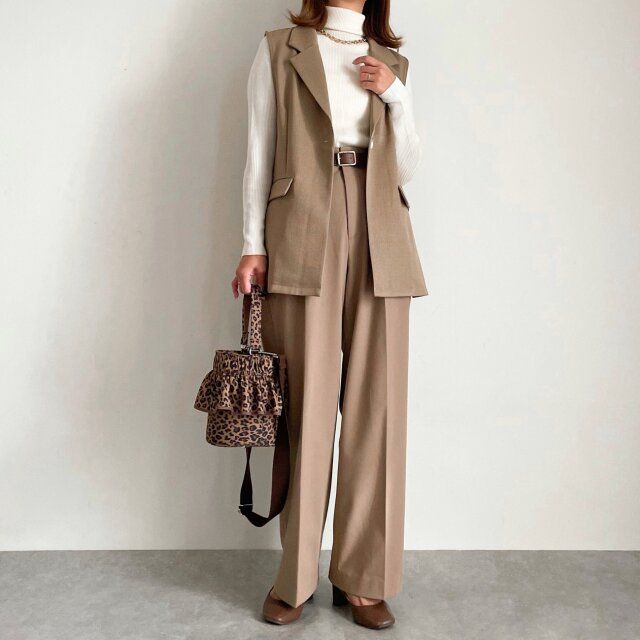 ユニクロメリノリブタートルネックセーターのジレインナーコーデ