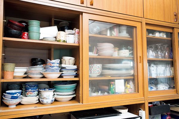 食器棚の片付けビフォー画像