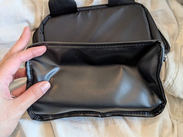 フェイクレザー素材の底面