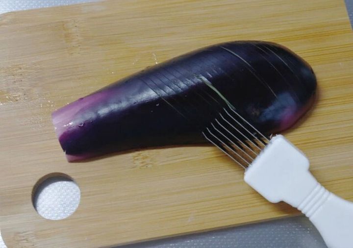 ダイソーのネギカッターは隠し包丁に便利