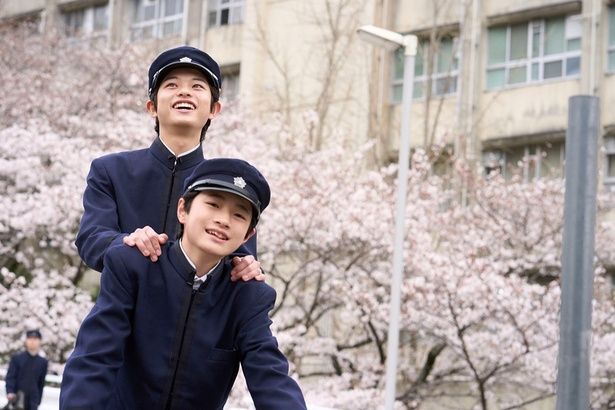 正反対の血筋を受け継ぎ、ライバルとして互いに高め合う喜久雄と俊介 吉田修一／朝日新聞出版 [c]2025映画「国宝」製作委員会