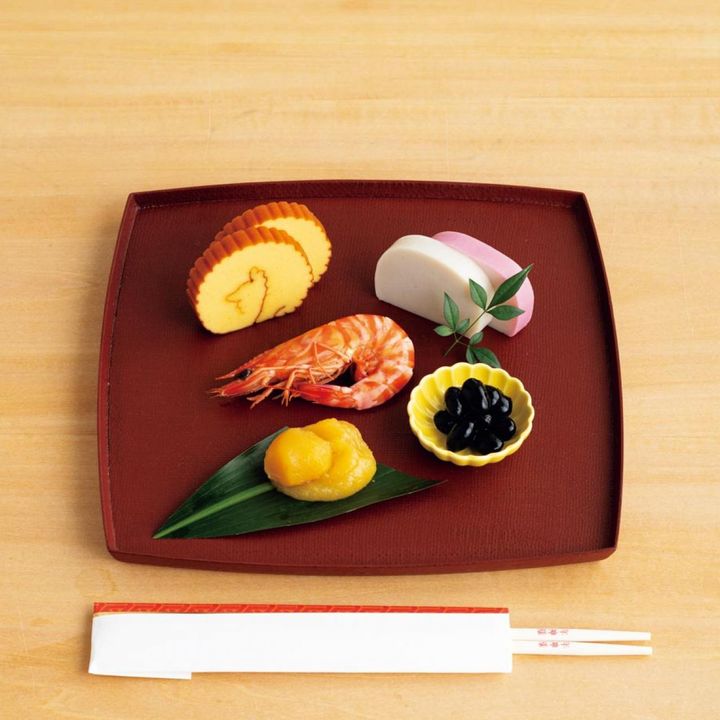 年神様と共にいただくおせち。今年も健やかで幸せでありますように。