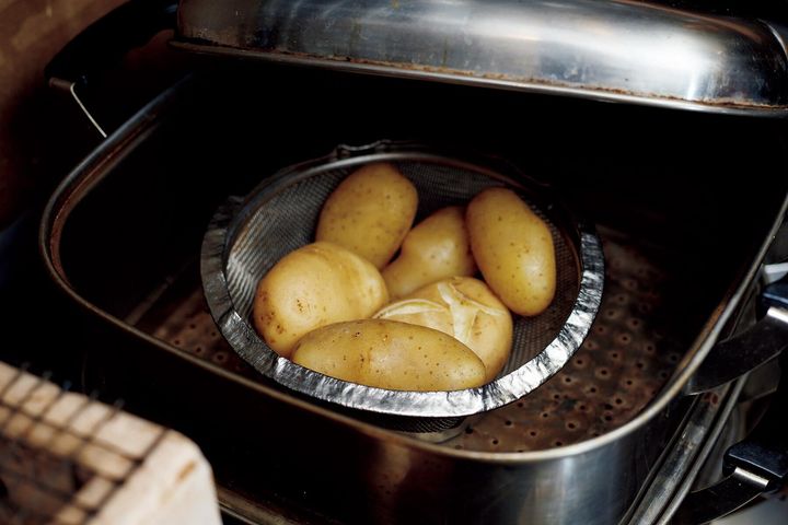 ポテトサラダをつくり、仕上げる