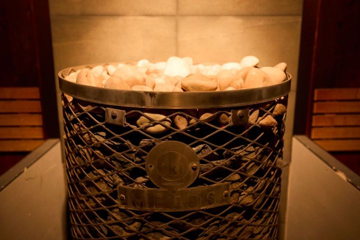 女性エリアのサウナストーブ