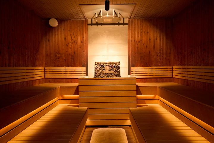 女性エリアのサウナ室