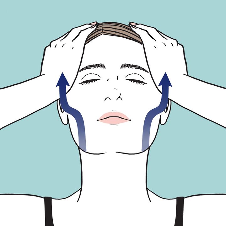 ４.手のひらで全体を持ち上げる