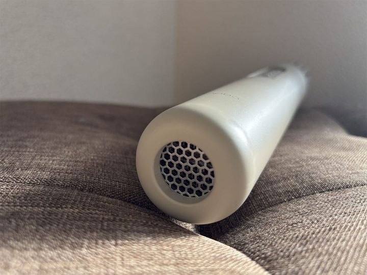 スリムなスティック状で場所を取らないのも魅力